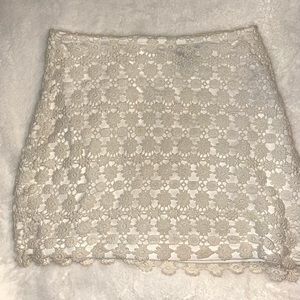 FOREVER 21 Mini Skirt / White Daisy